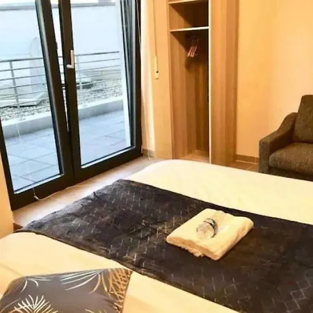 Two Bedrooms In Center W Terrace Appartement *